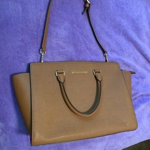Michael Kors Leather Purse/Handbag